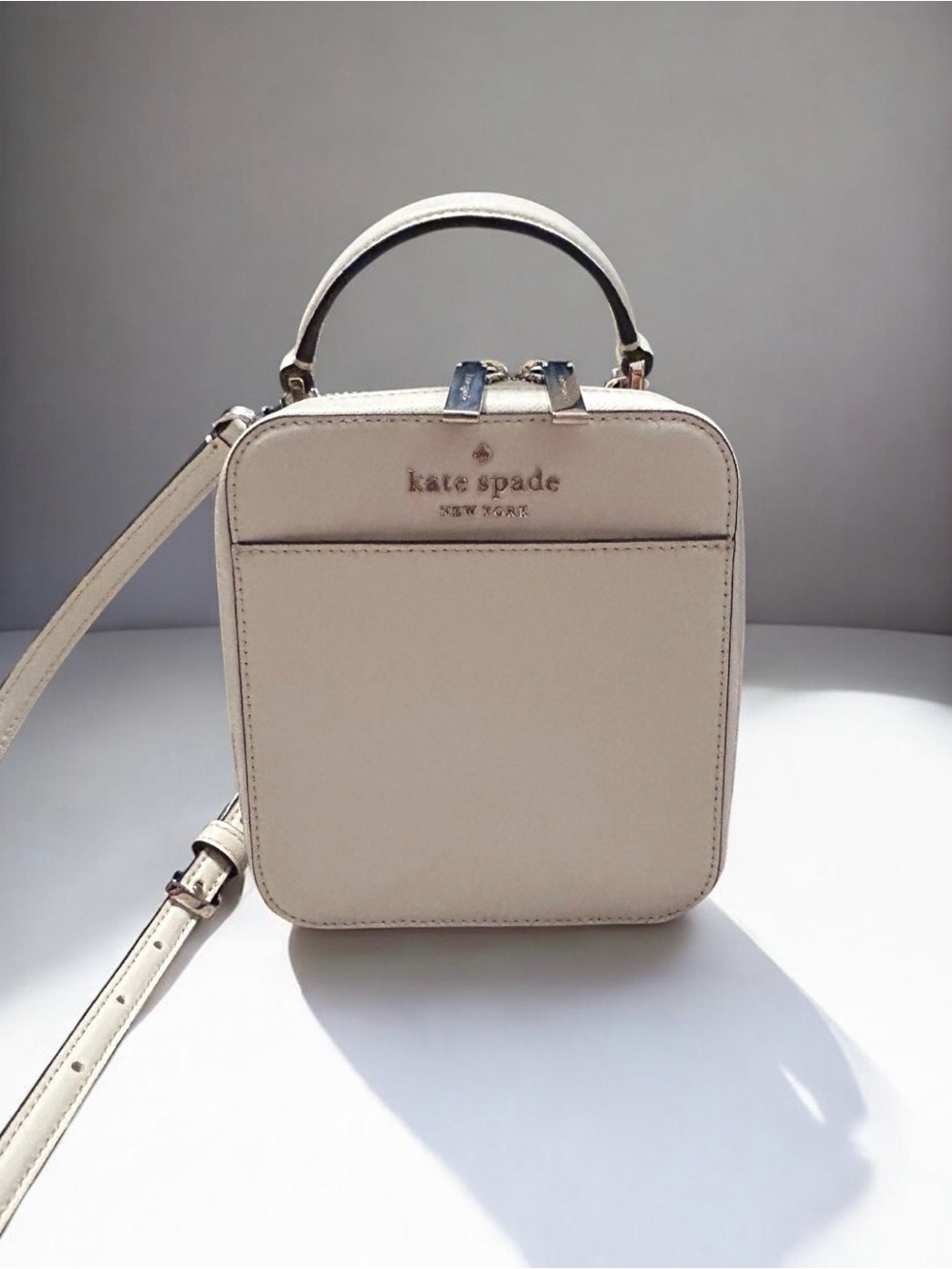 kate spade Daisy Vanity Bag - Picture 7 of 15